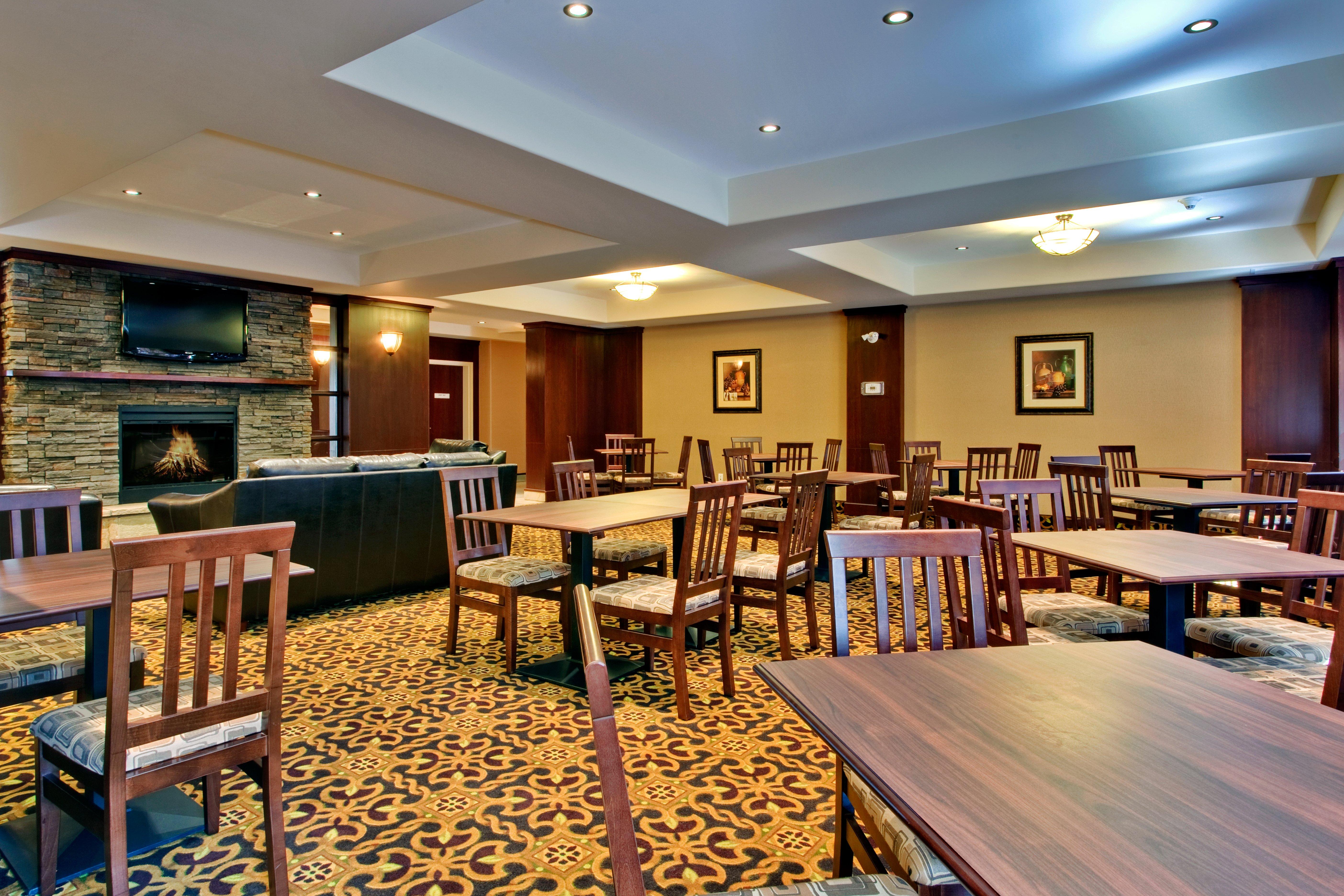 Holiday Inn Express & Suites Whitecourt By Ihg Екстериор снимка