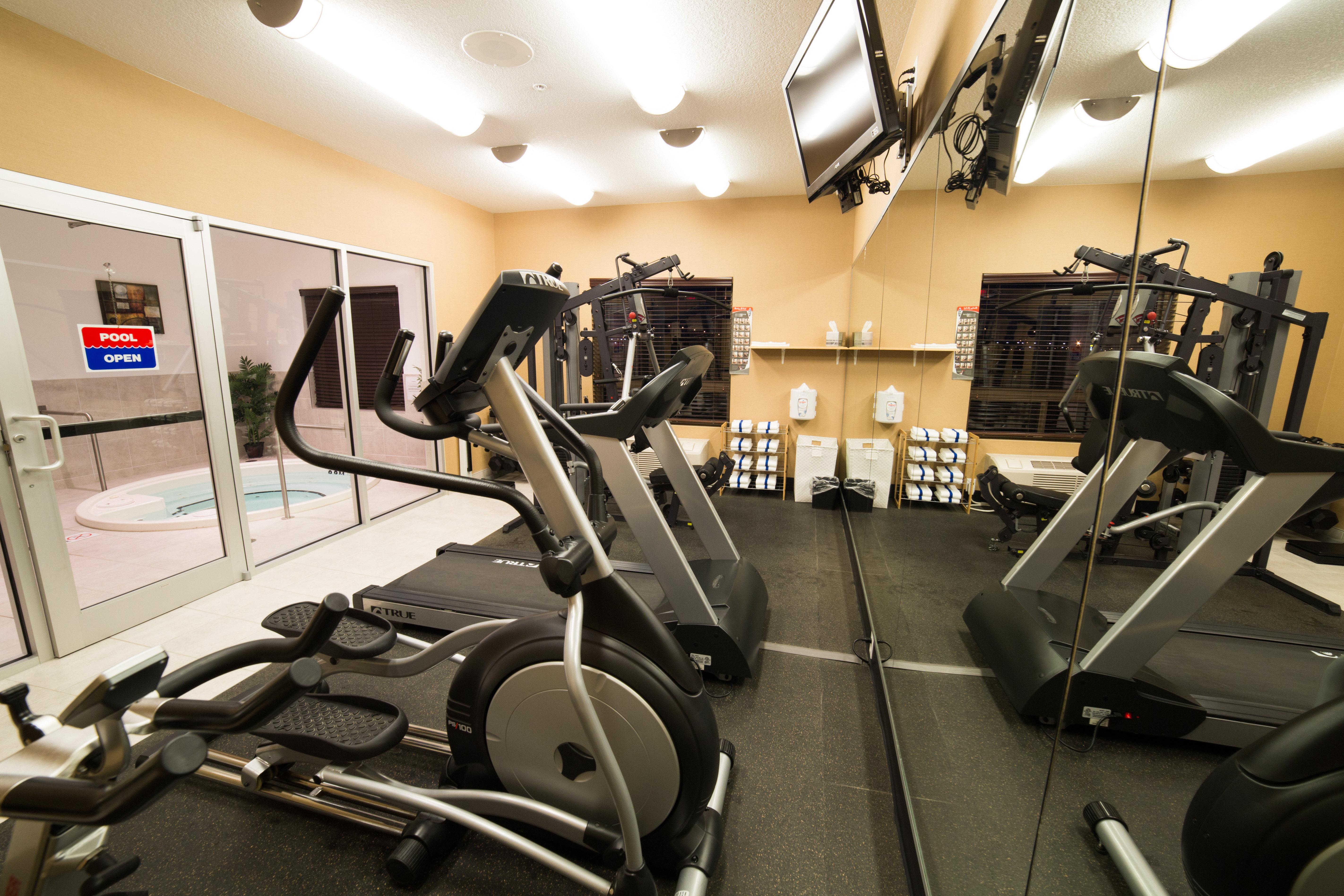 Holiday Inn Express & Suites Whitecourt By Ihg Екстериор снимка