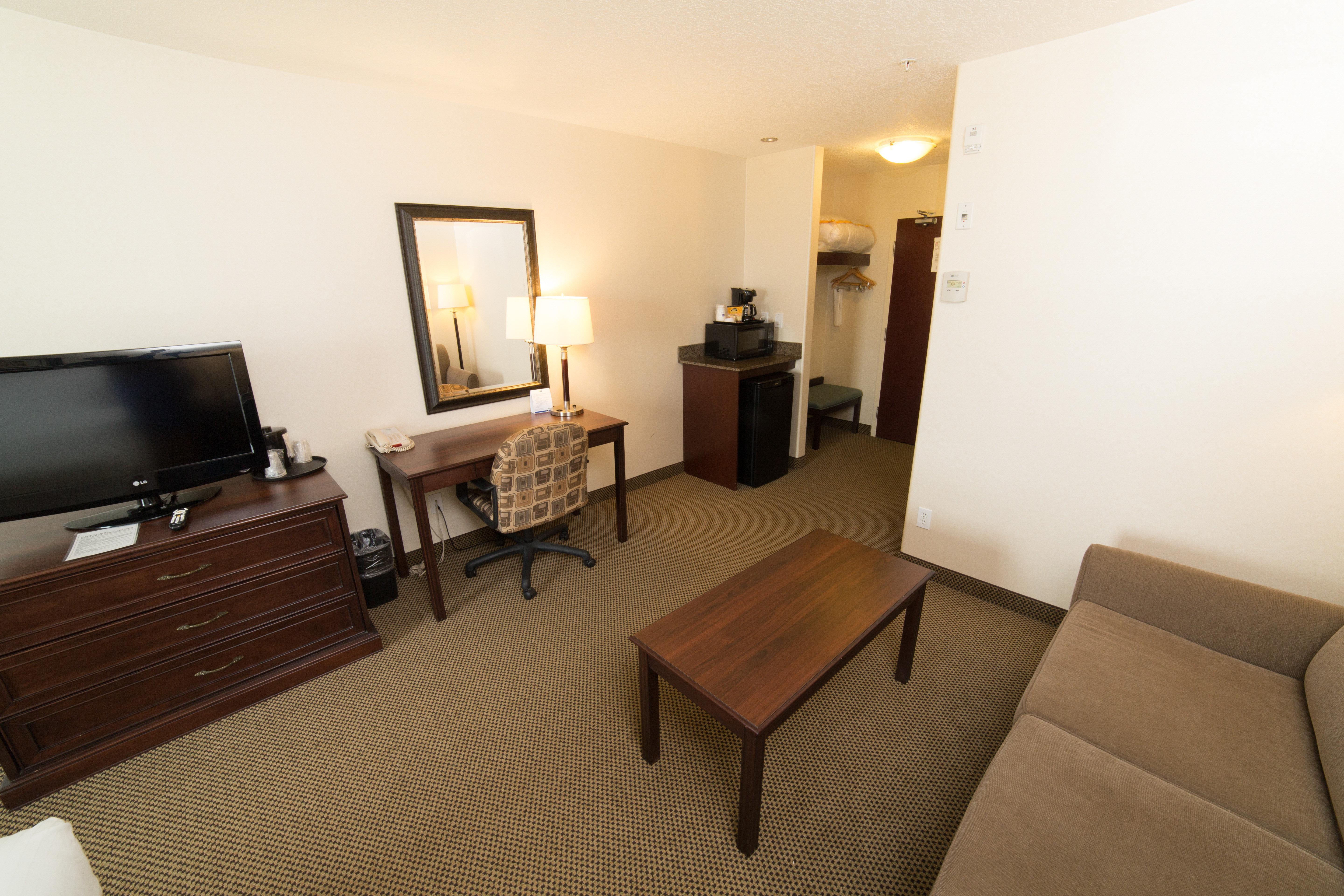 Holiday Inn Express & Suites Whitecourt By Ihg Екстериор снимка