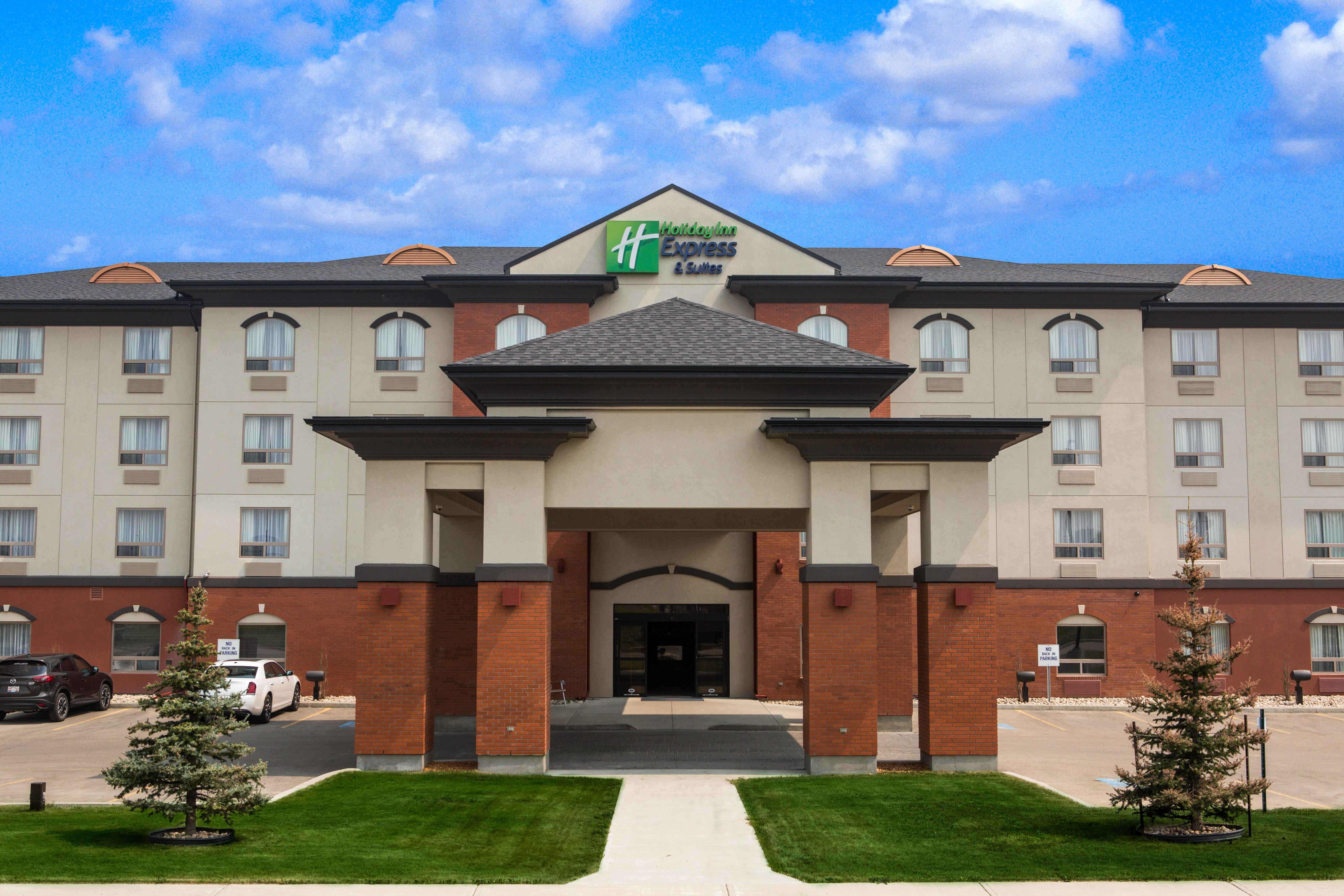 Holiday Inn Express & Suites Whitecourt By Ihg Екстериор снимка