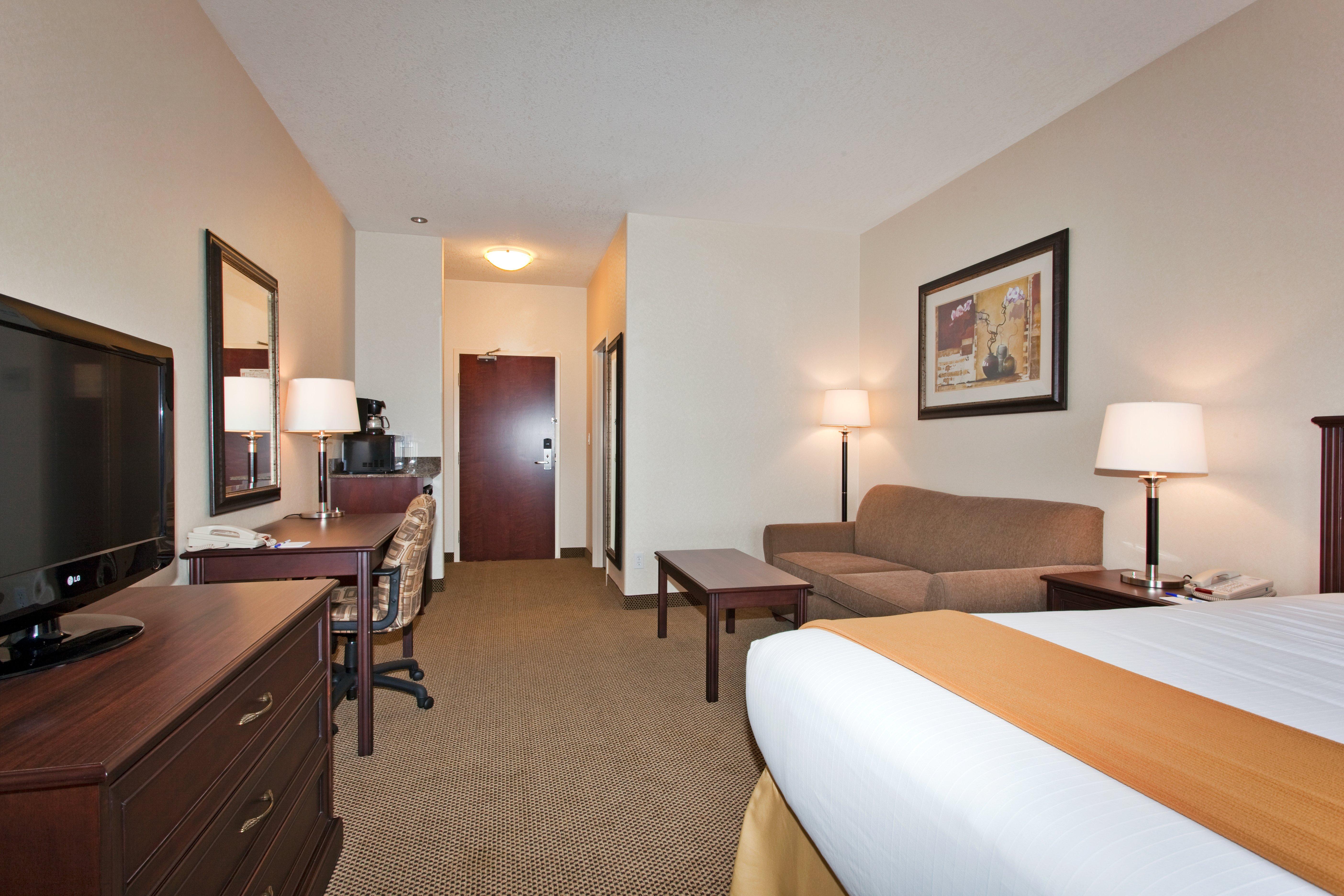 Holiday Inn Express & Suites Whitecourt By Ihg Екстериор снимка