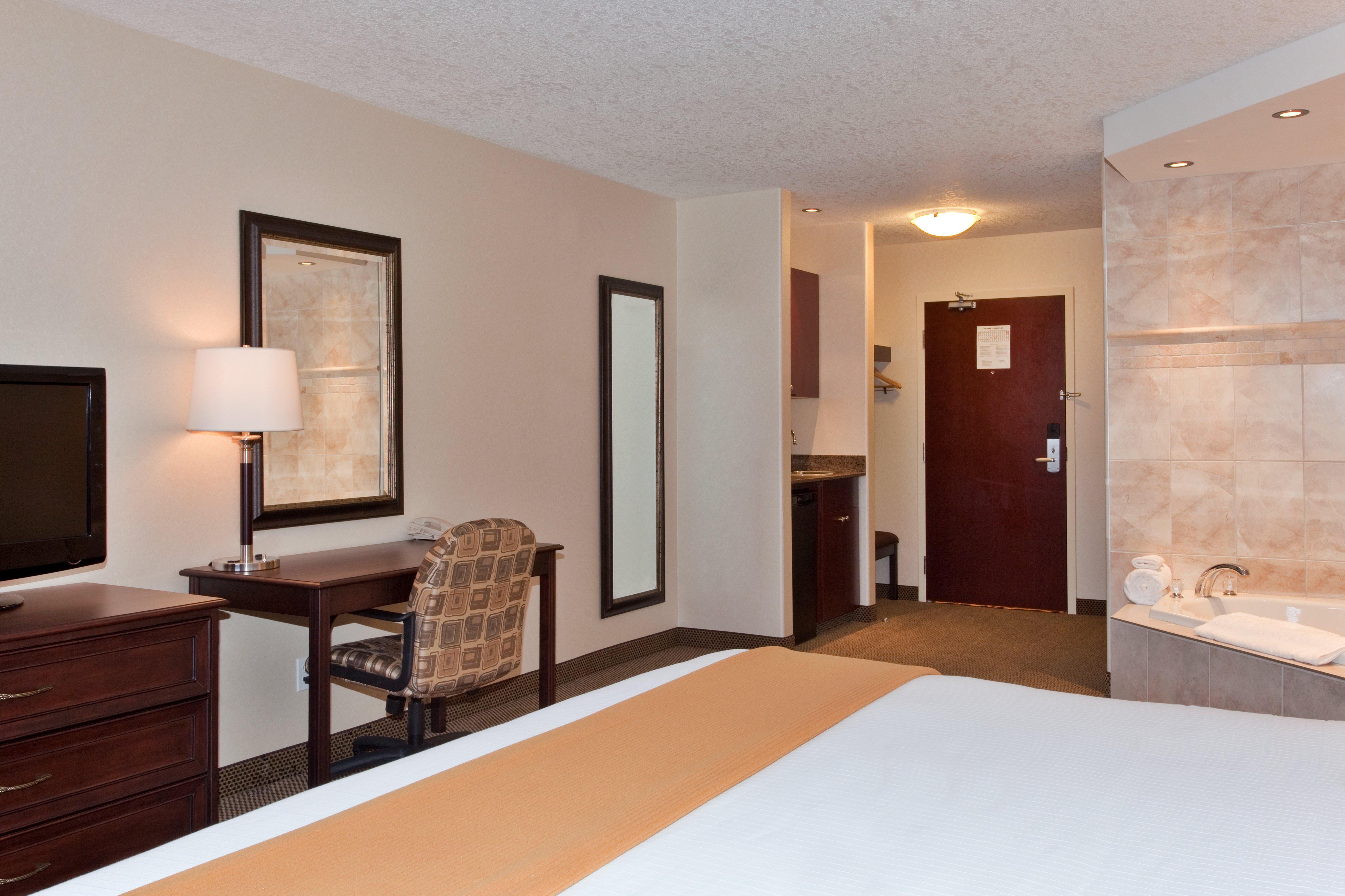 Holiday Inn Express & Suites Whitecourt By Ihg Екстериор снимка
