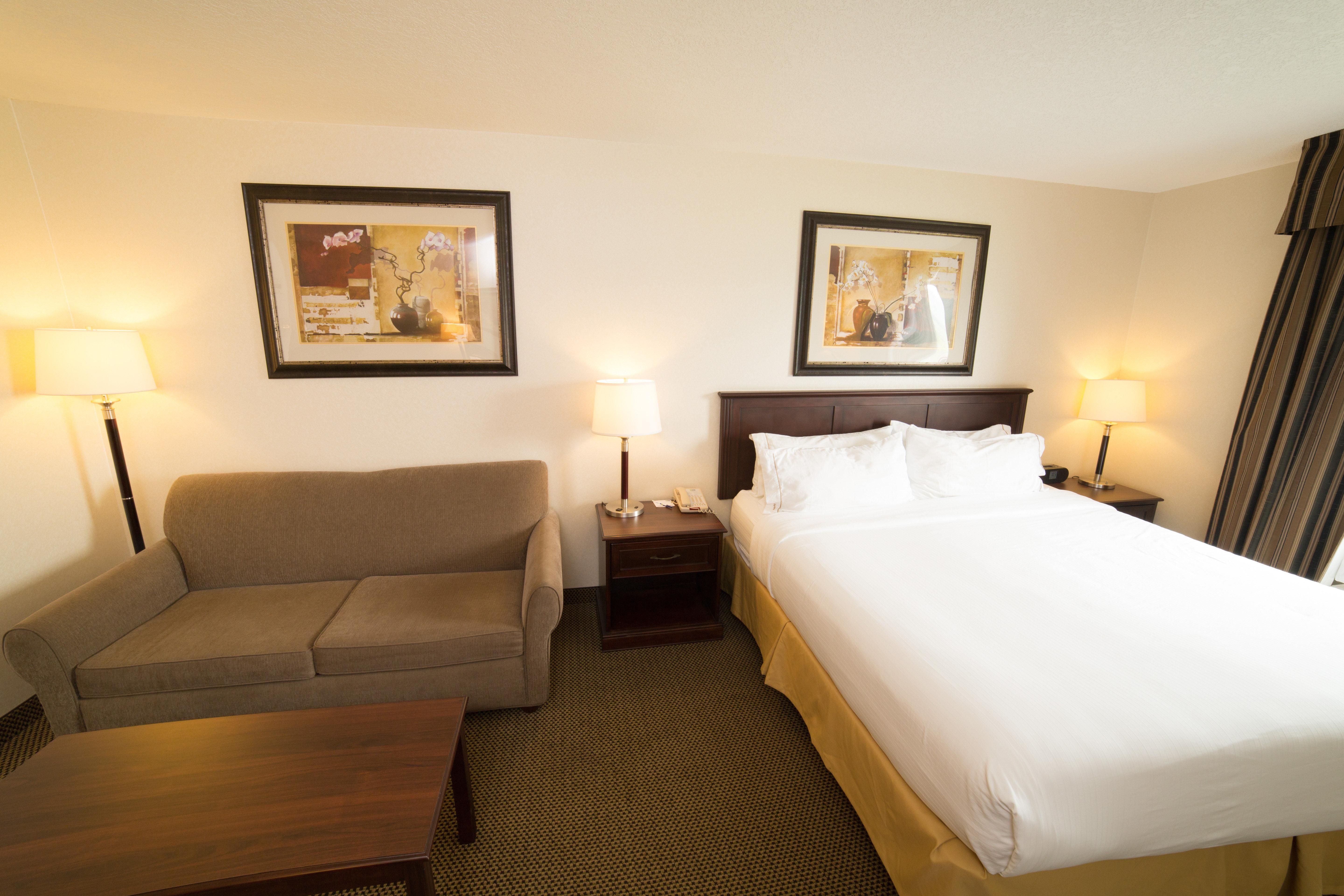 Holiday Inn Express & Suites Whitecourt By Ihg Екстериор снимка