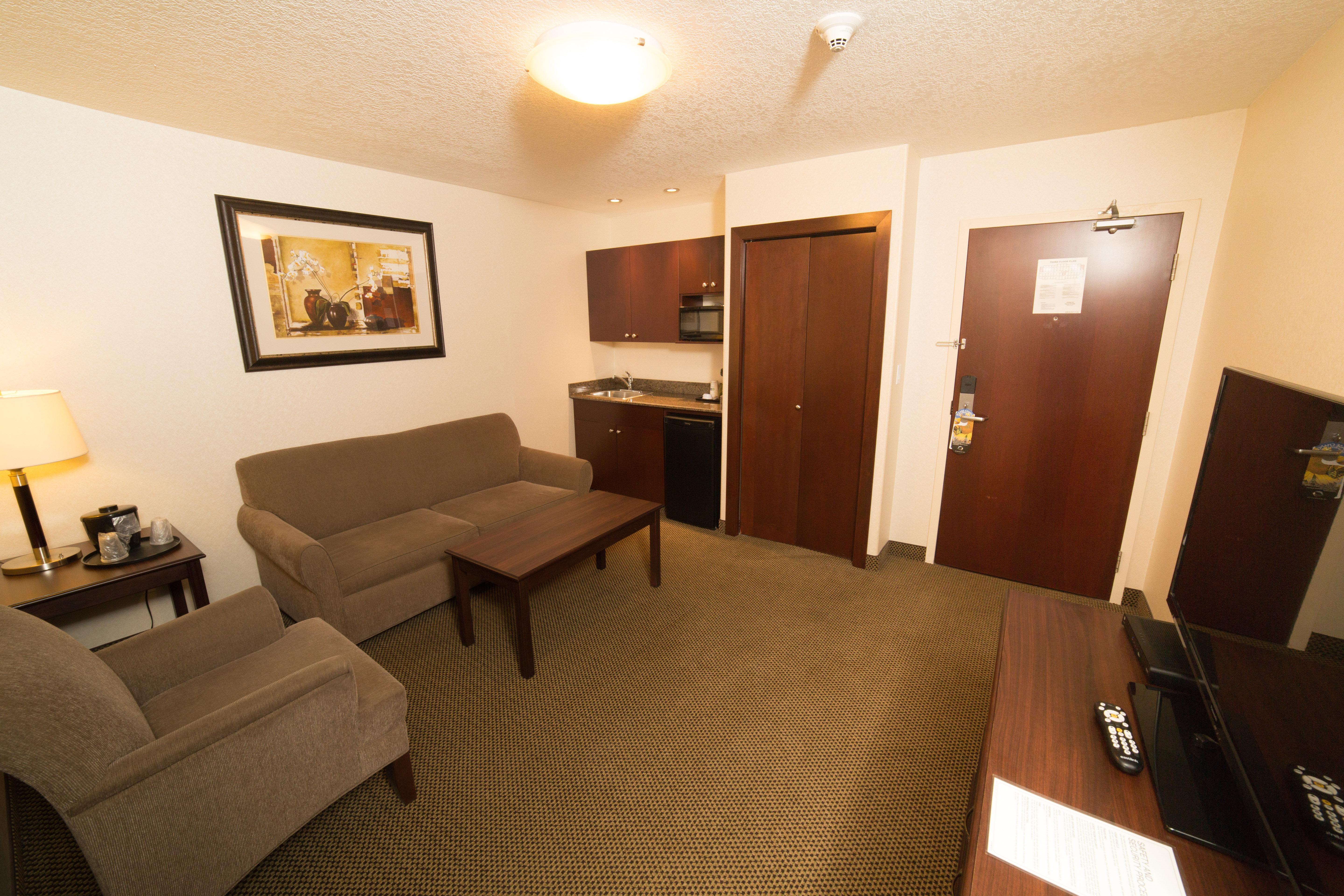 Holiday Inn Express & Suites Whitecourt By Ihg Екстериор снимка