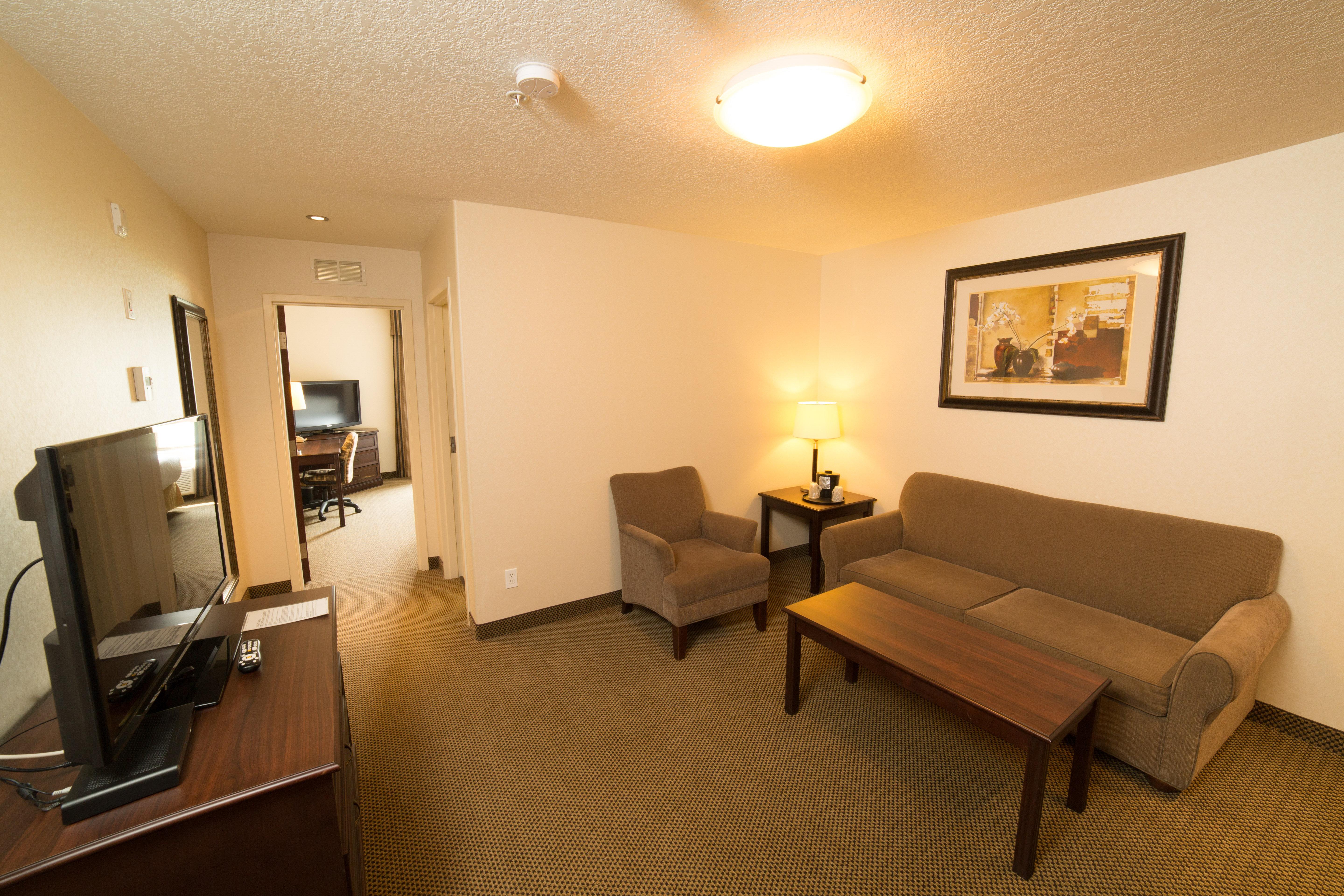 Holiday Inn Express & Suites Whitecourt By Ihg Екстериор снимка
