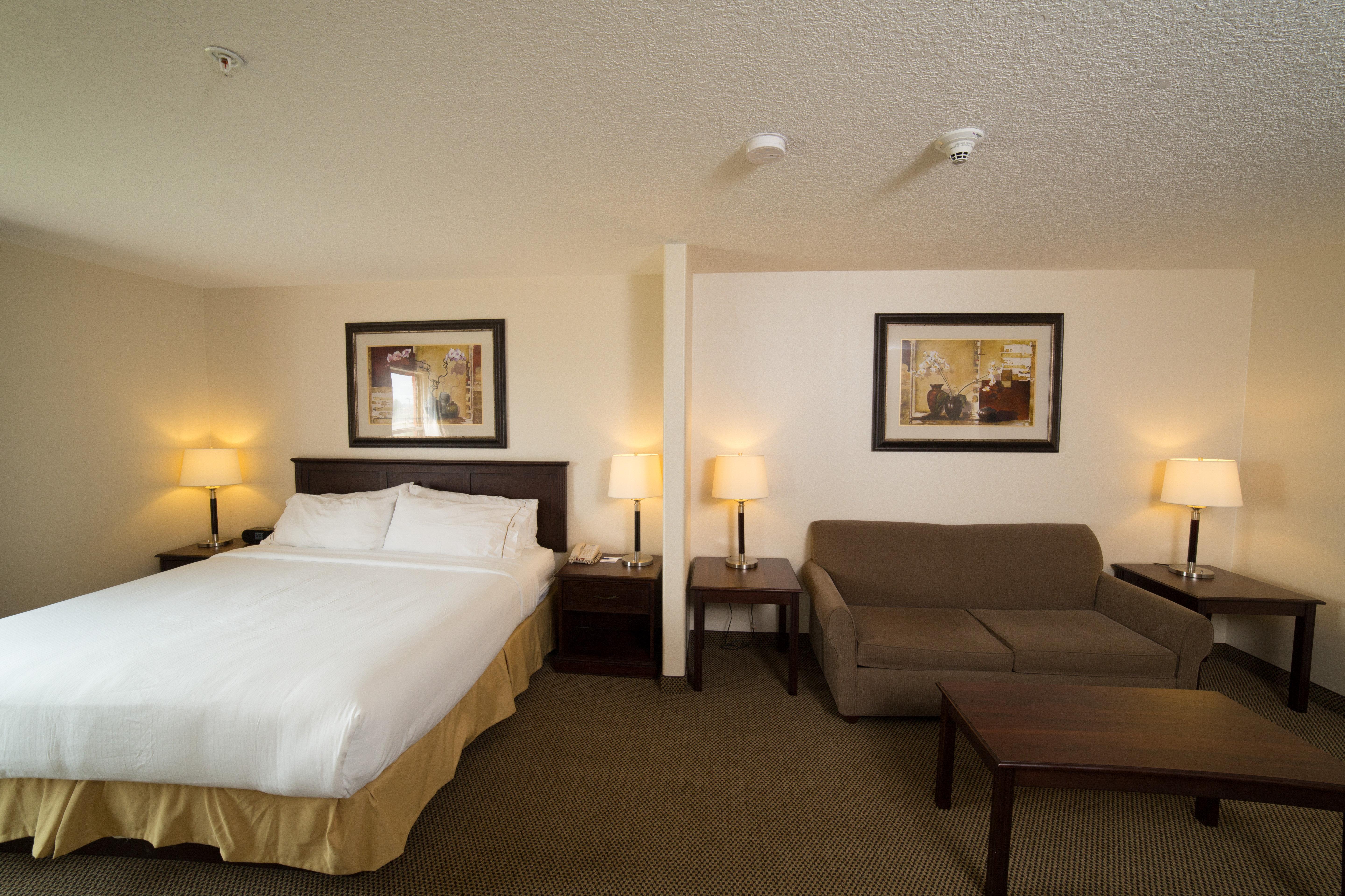 Holiday Inn Express & Suites Whitecourt By Ihg Екстериор снимка
