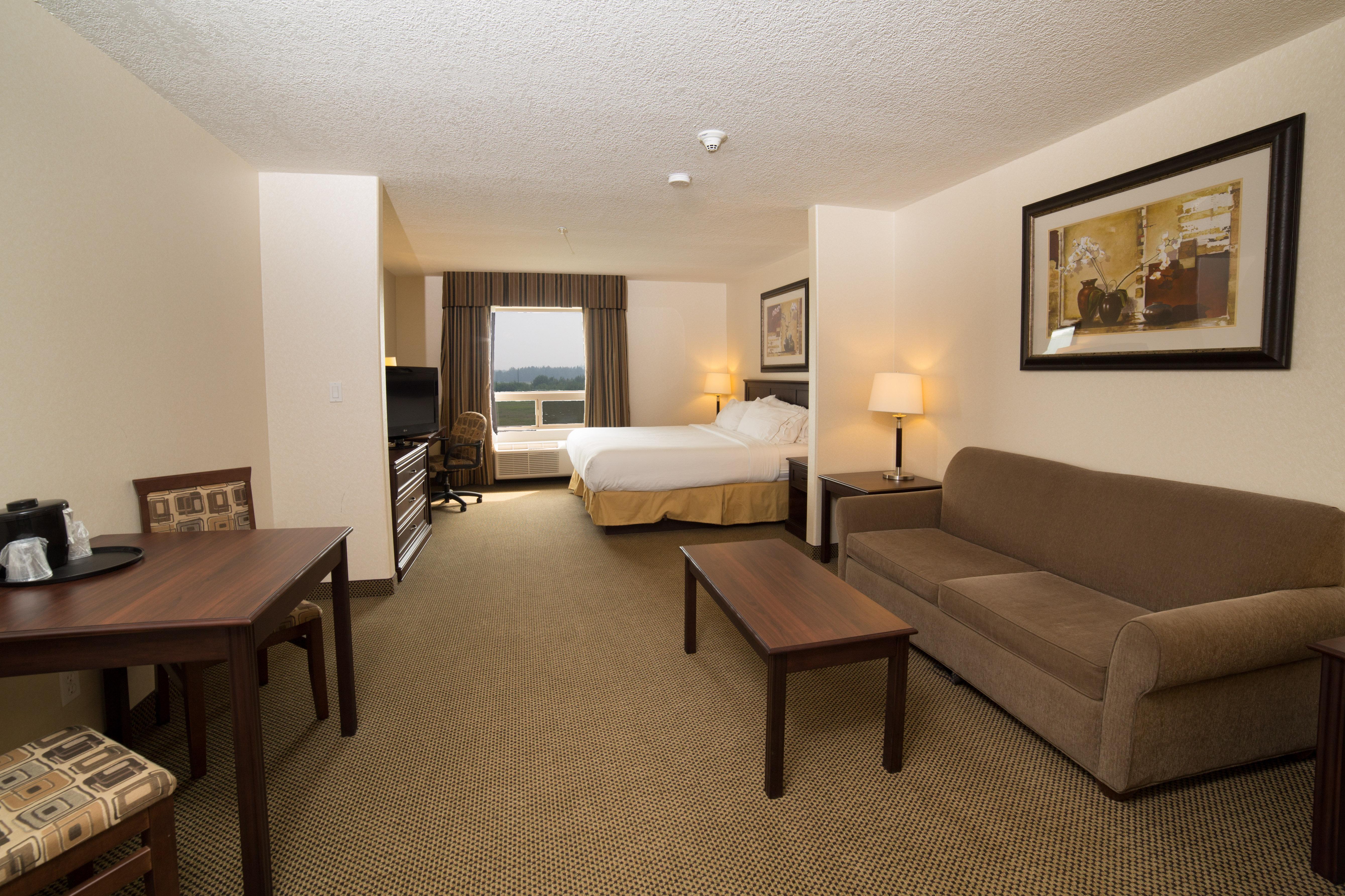 Holiday Inn Express & Suites Whitecourt By Ihg Екстериор снимка