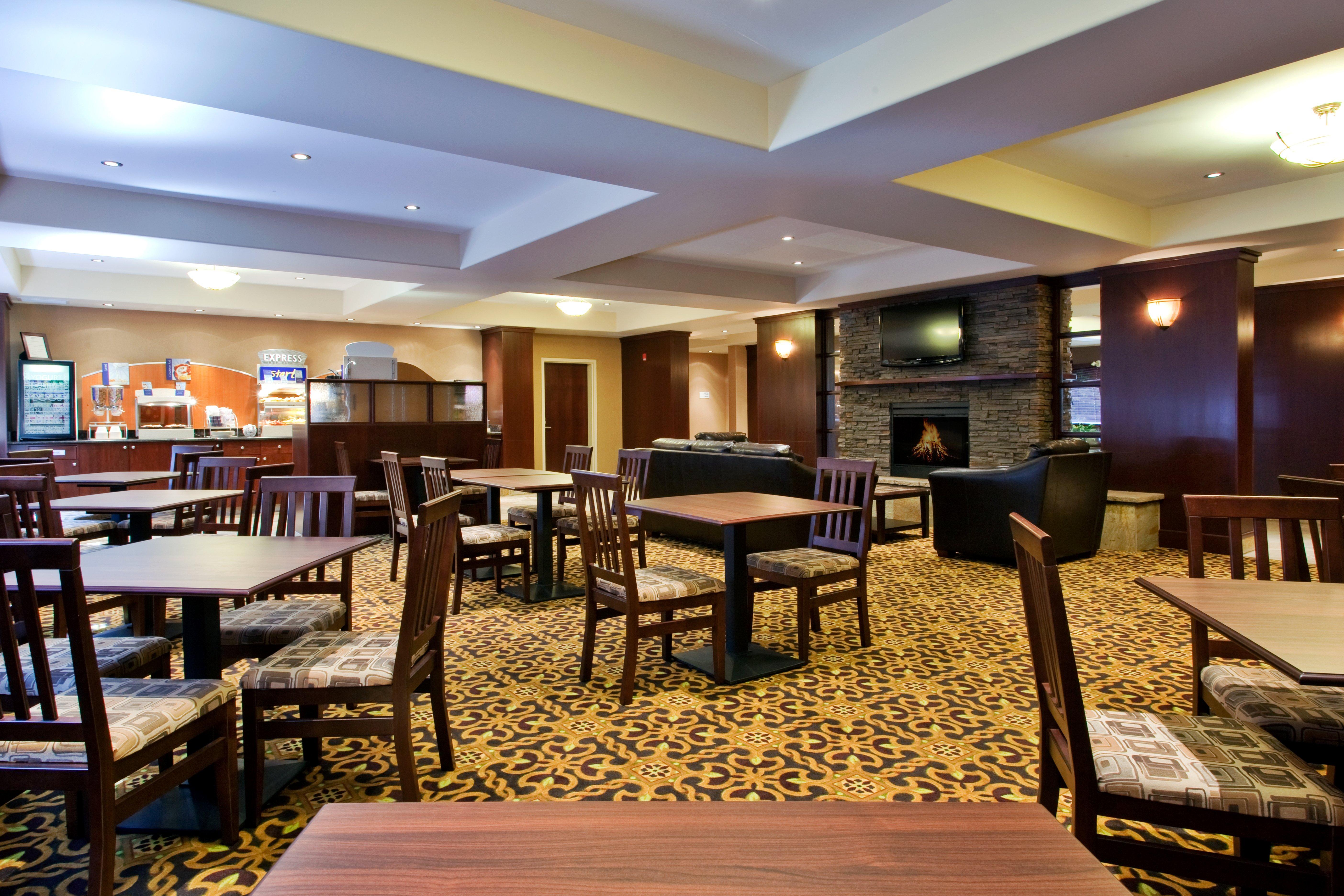 Holiday Inn Express & Suites Whitecourt By Ihg Екстериор снимка