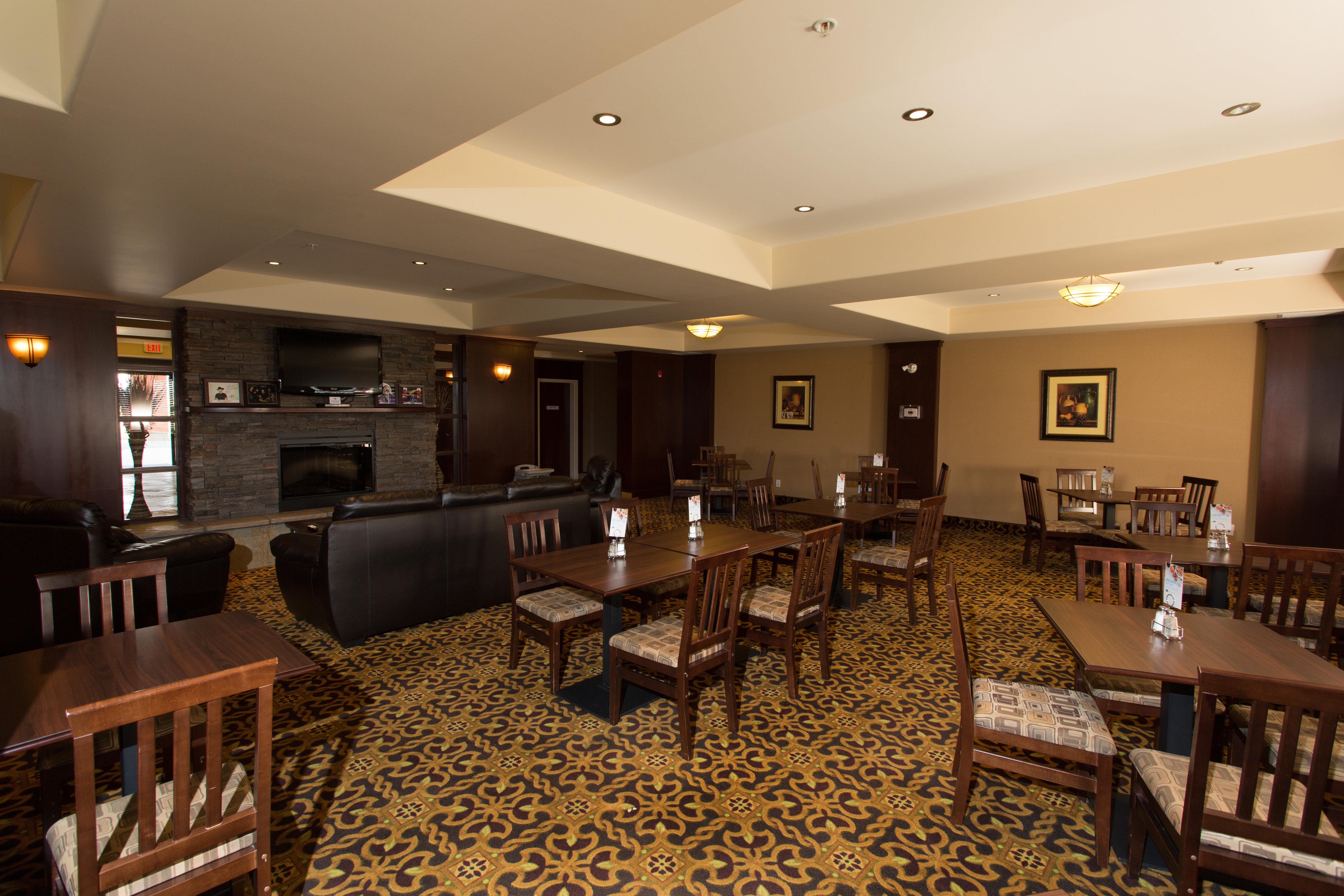 Holiday Inn Express & Suites Whitecourt By Ihg Екстериор снимка