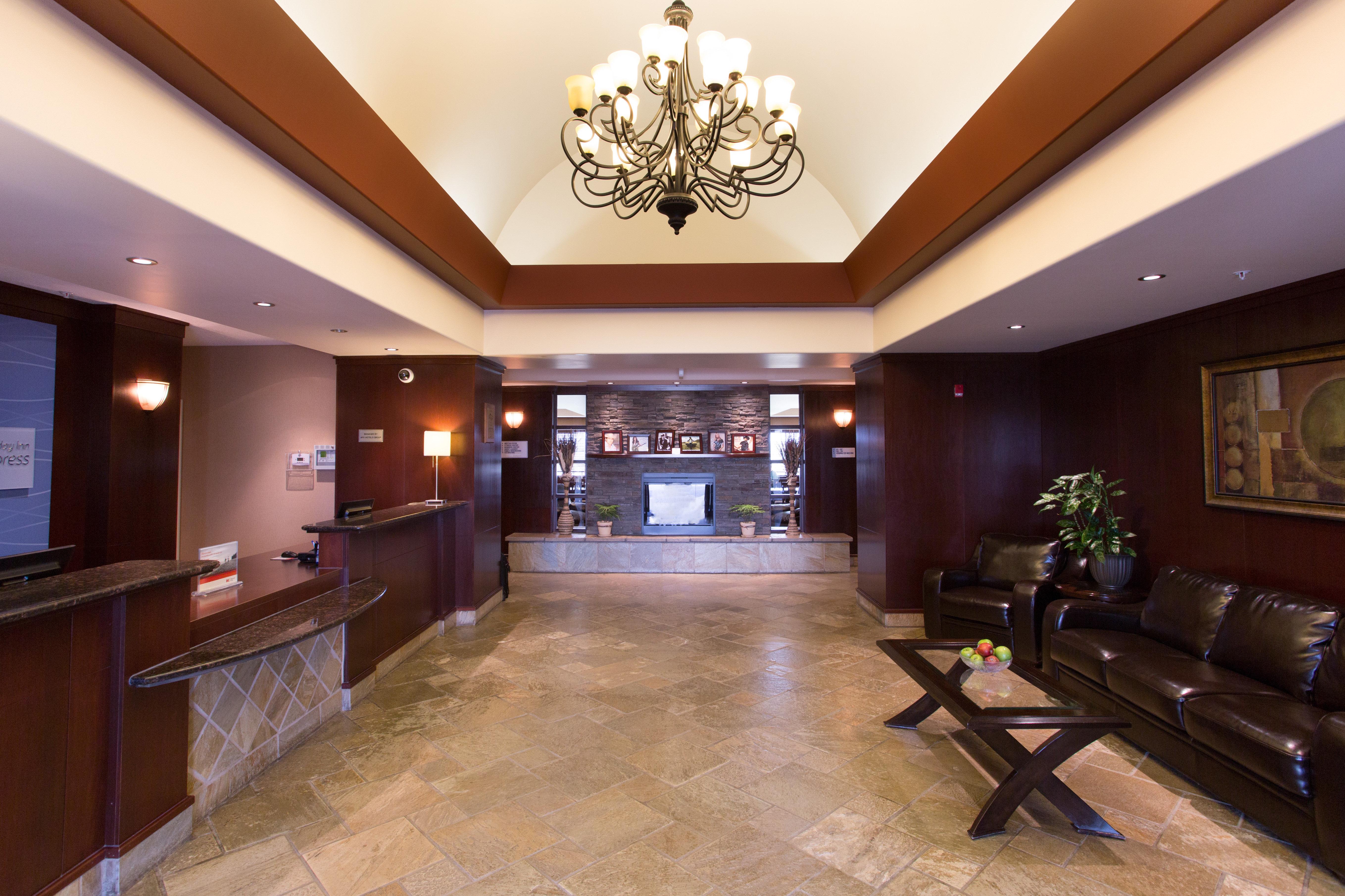 Holiday Inn Express & Suites Whitecourt By Ihg Екстериор снимка