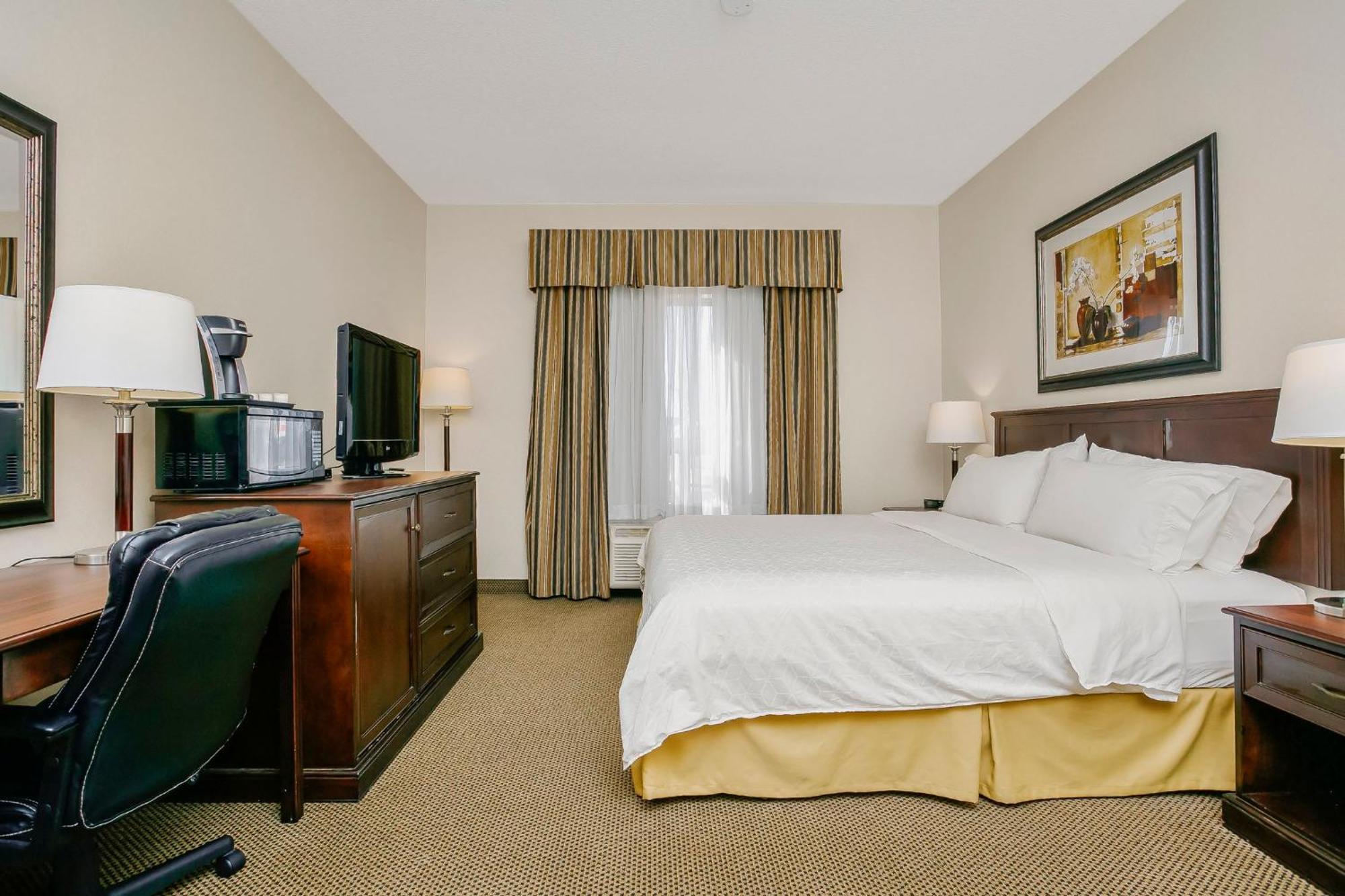 Holiday Inn Express & Suites Whitecourt By Ihg Екстериор снимка