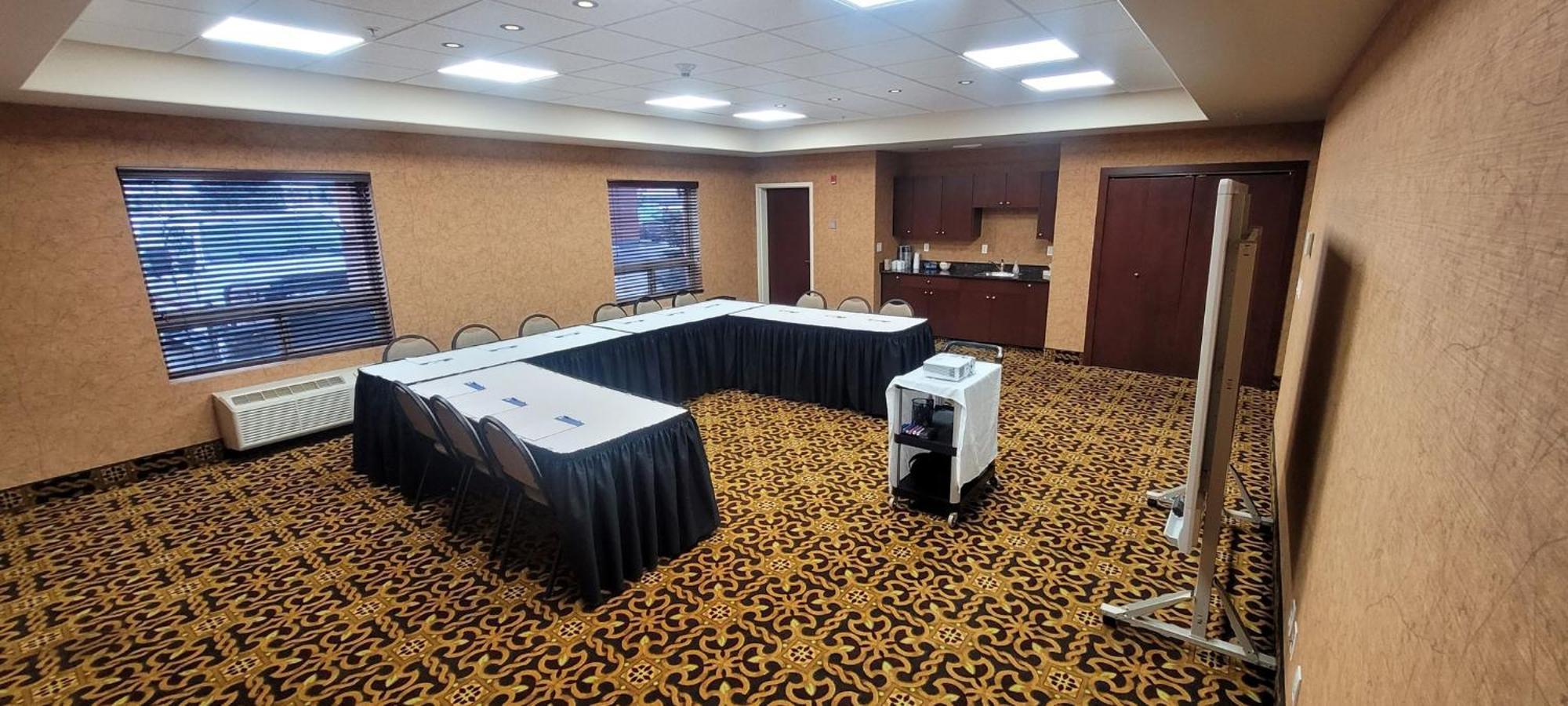 Holiday Inn Express & Suites Whitecourt By Ihg Екстериор снимка