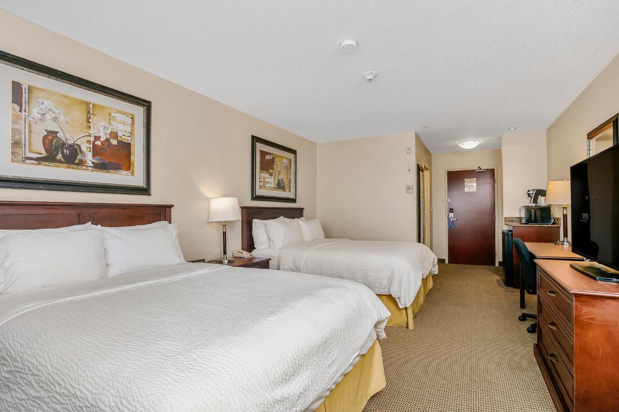 Holiday Inn Express & Suites Whitecourt By Ihg Екстериор снимка