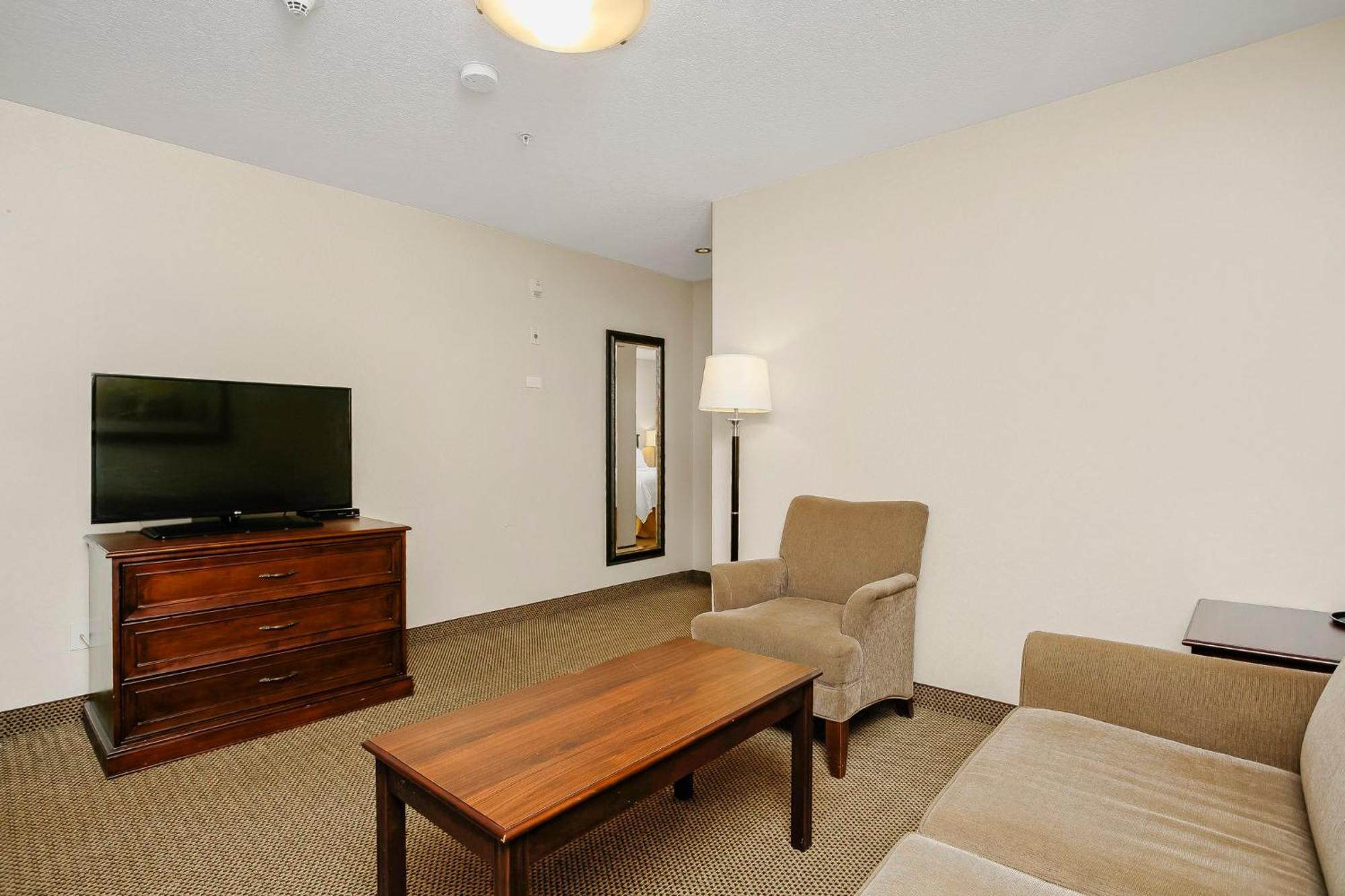 Holiday Inn Express & Suites Whitecourt By Ihg Екстериор снимка
