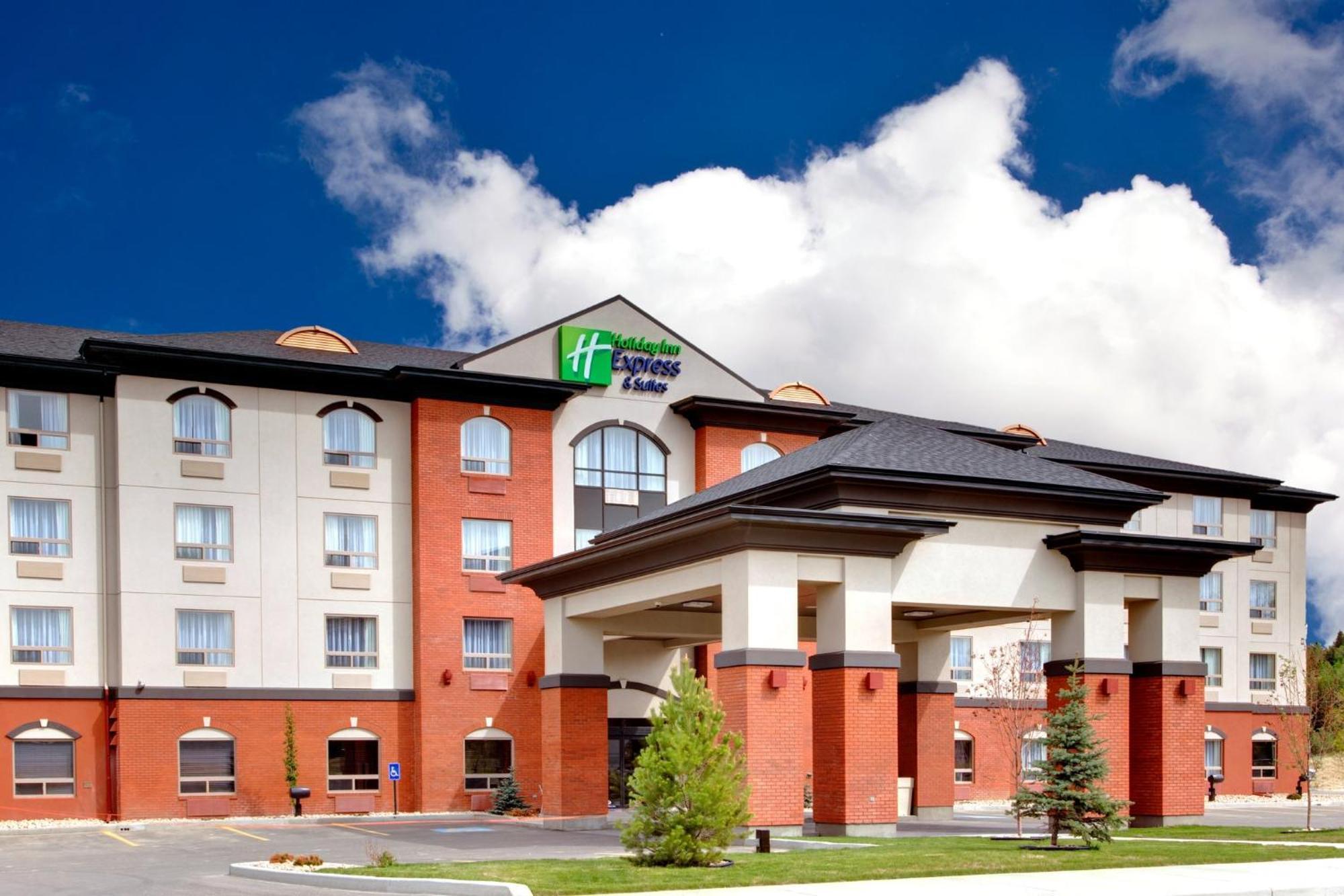 Holiday Inn Express & Suites Whitecourt By Ihg Екстериор снимка
