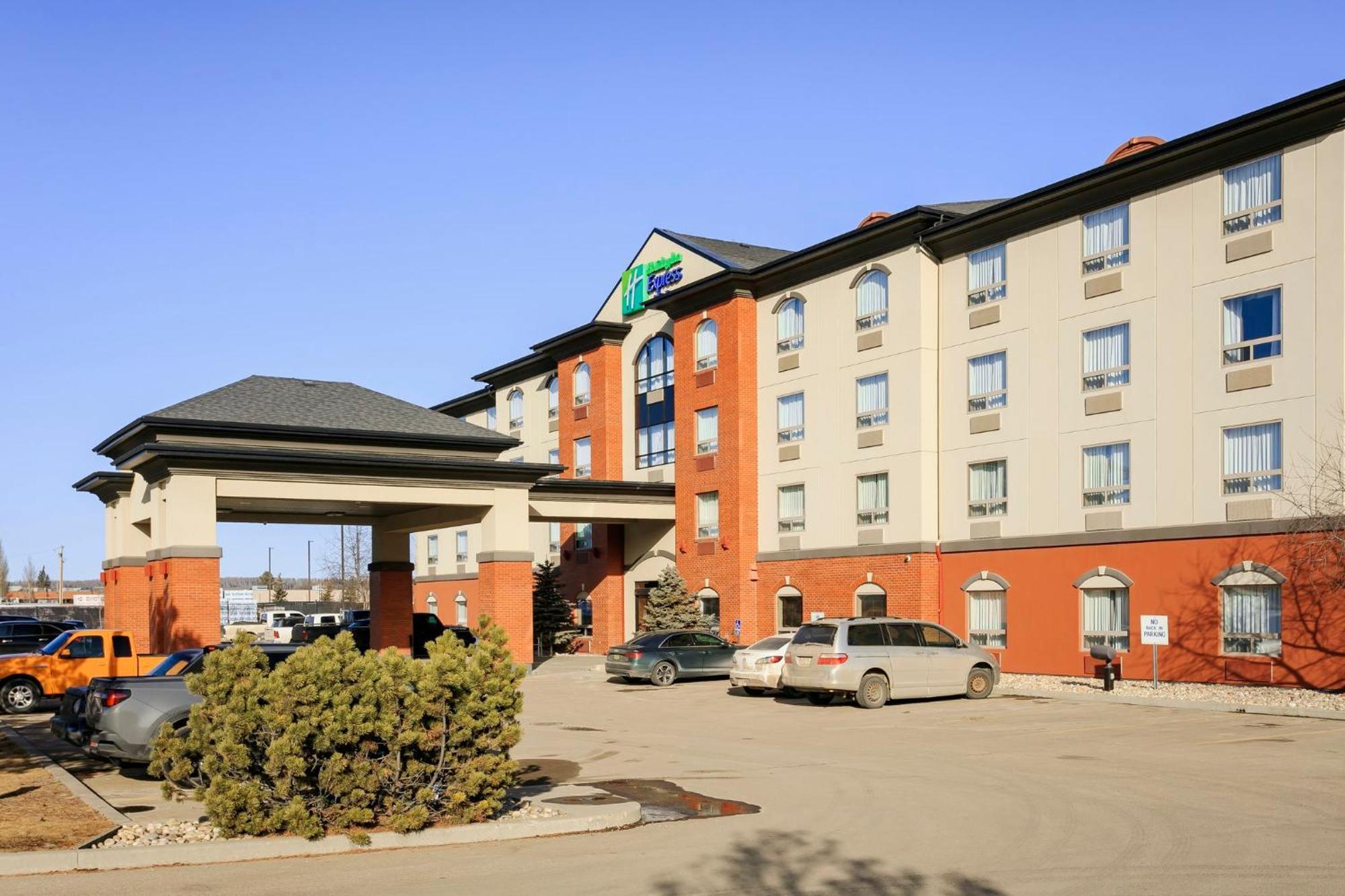 Holiday Inn Express & Suites Whitecourt By Ihg Екстериор снимка